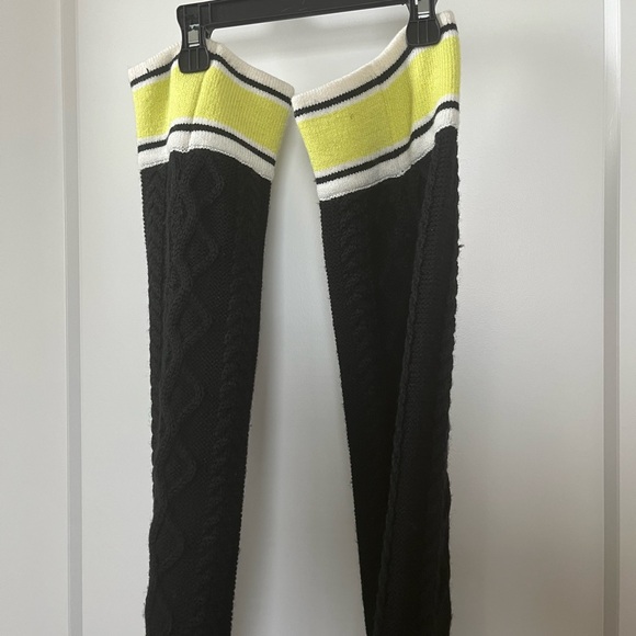 NWOT Ugg Platform Sweater Letter Boots - Size 9 - Picture 5 of 12